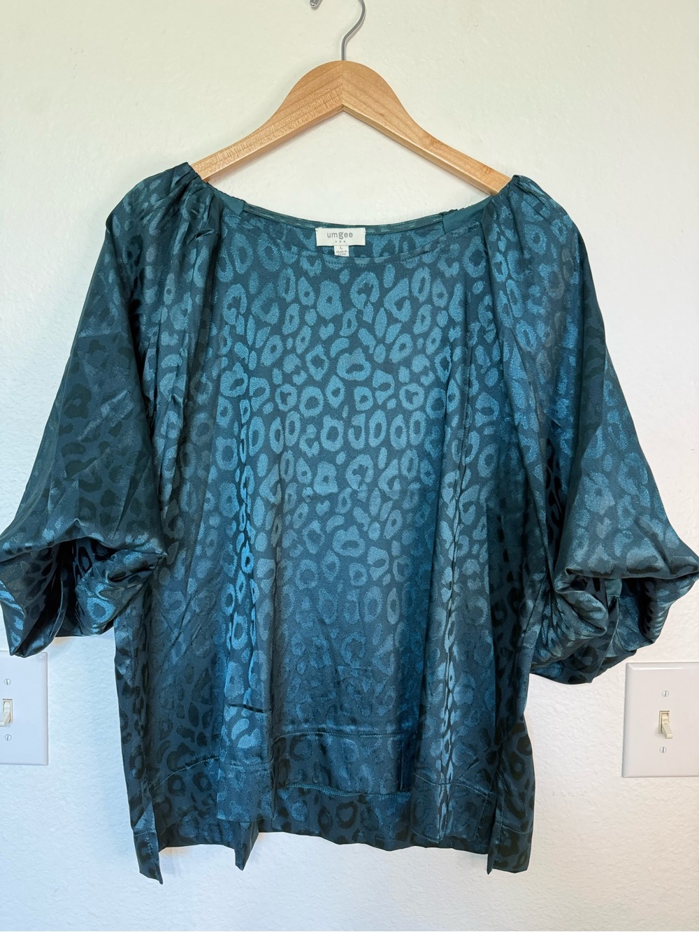 Umgee Dark Teal Satin Blouse Metallic Leopard Print 3/4 Puff Sleeve Women’s Lg